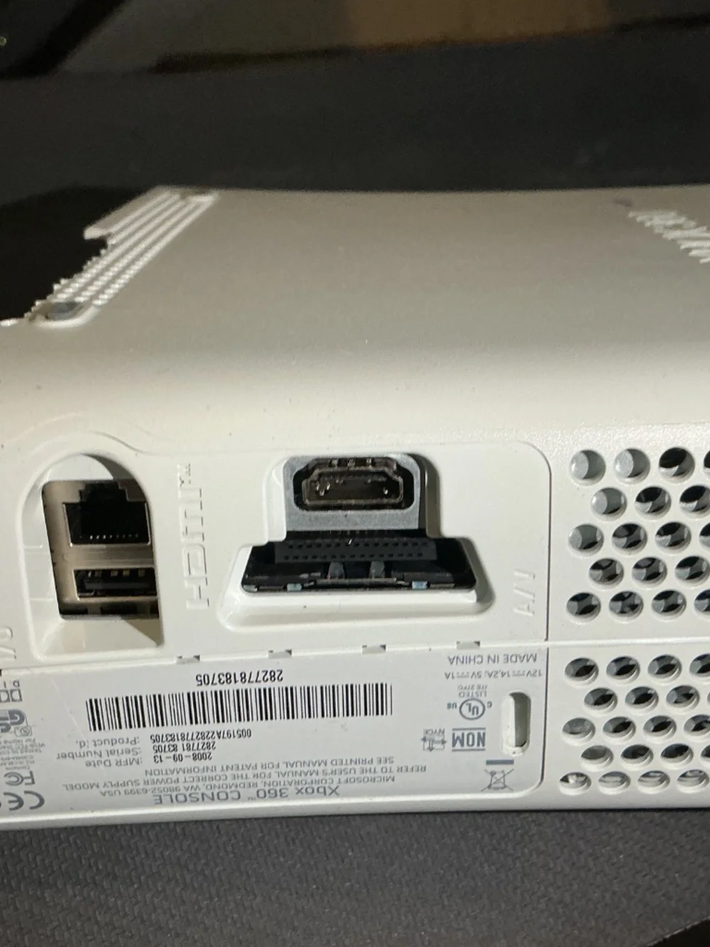Microsoft Xbox 360 White HDMI Console for Parts or Repair Does Not Read Disc